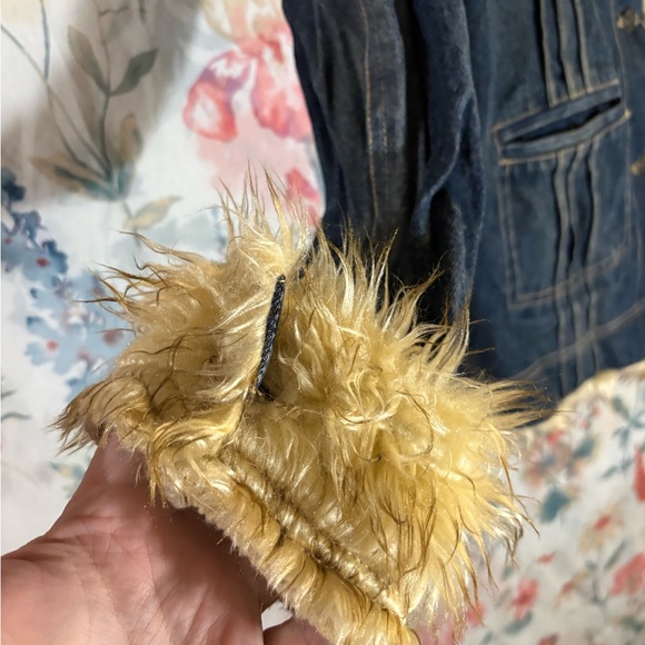 Y2K Denim Jacket with Faux Fur Trim - Picture 3 of 11